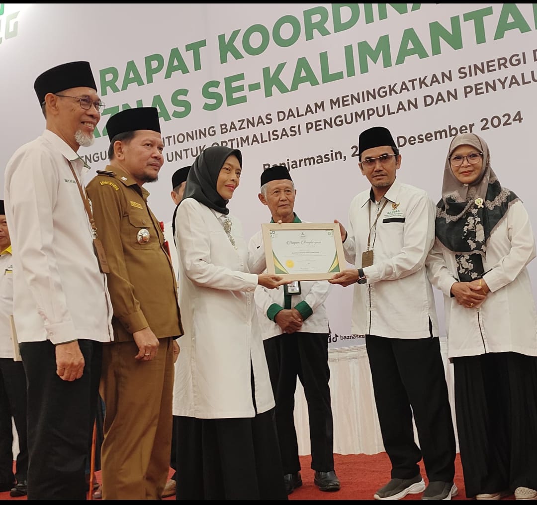 Baznas Kota Banjarmasin Meraih 2 Penghargaan yaitu Penghargaan Kelembagaan Terbaik dan Penghargaan Inovasi Distribusi Terbaik Tahun 2024